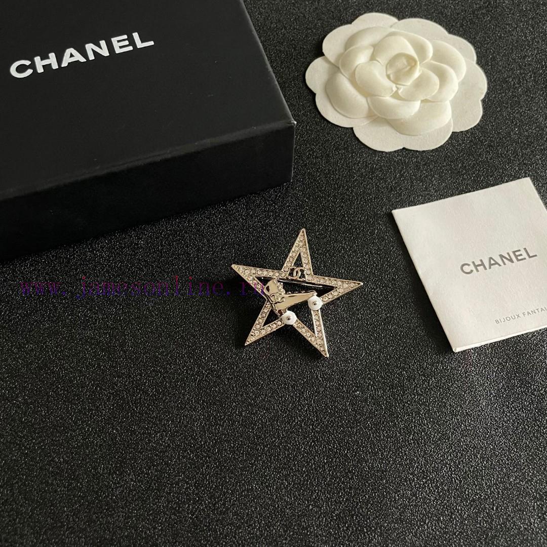 Chanel's New Collection Is Synchronized With The New Chanel Brooch Which Is The Most Knowledgea s382ww8e - Image 7