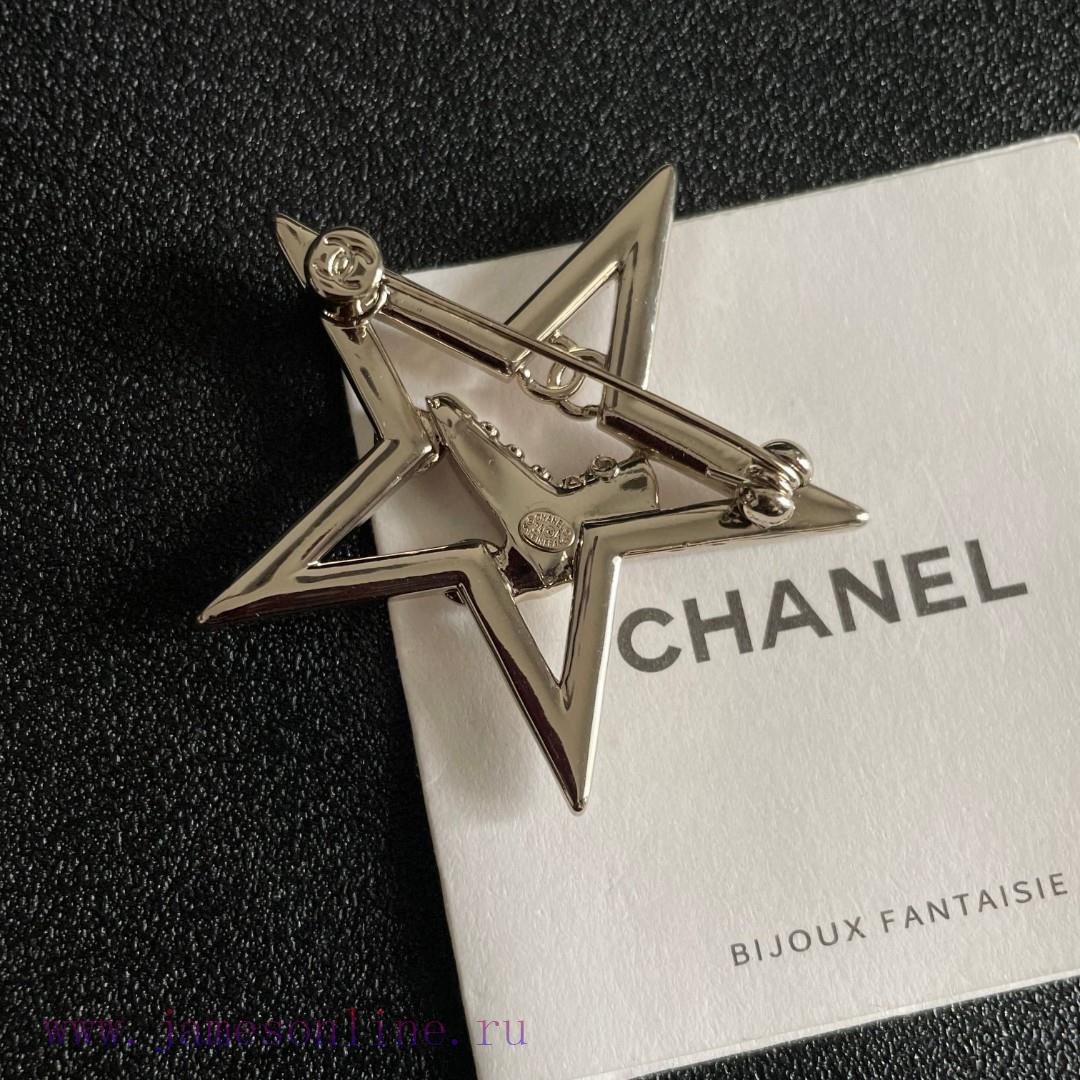 Chanel's New Collection Is Synchronized With The New Chanel Brooch Which Is The Most Knowledgea s382ww8e - Image 8