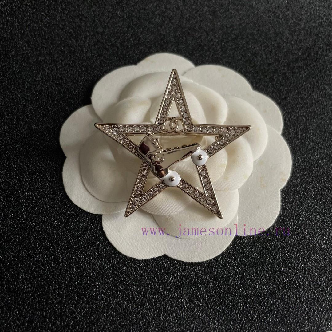 Chanel's New Collection Is Synchronized With The New Chanel Brooch Which Is The Most Knowledgea s382ww8e - Image 9