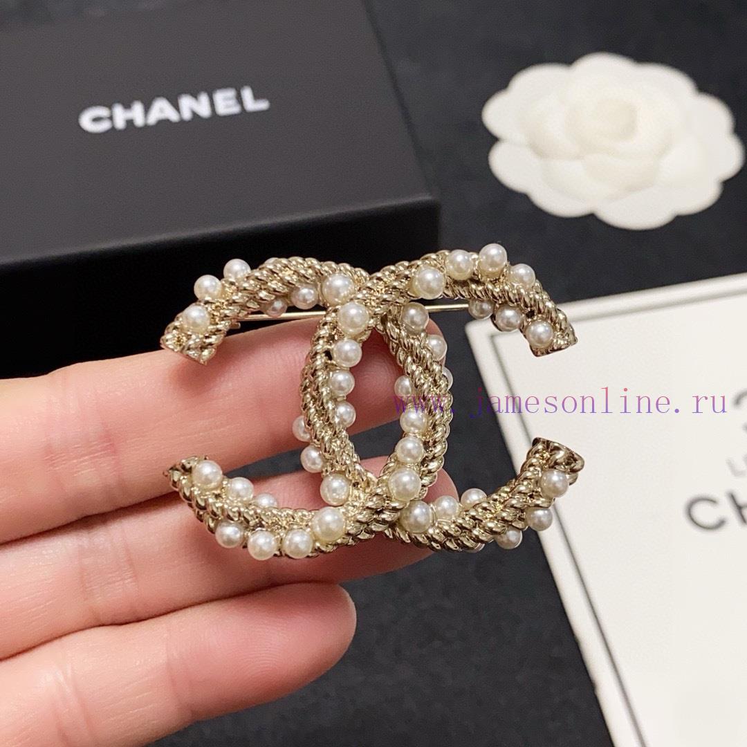 CHANELChanel's New Pearl Chanel Brooch Is The Most Women's Accessory. Women Who Have Devoted Al k615fckp