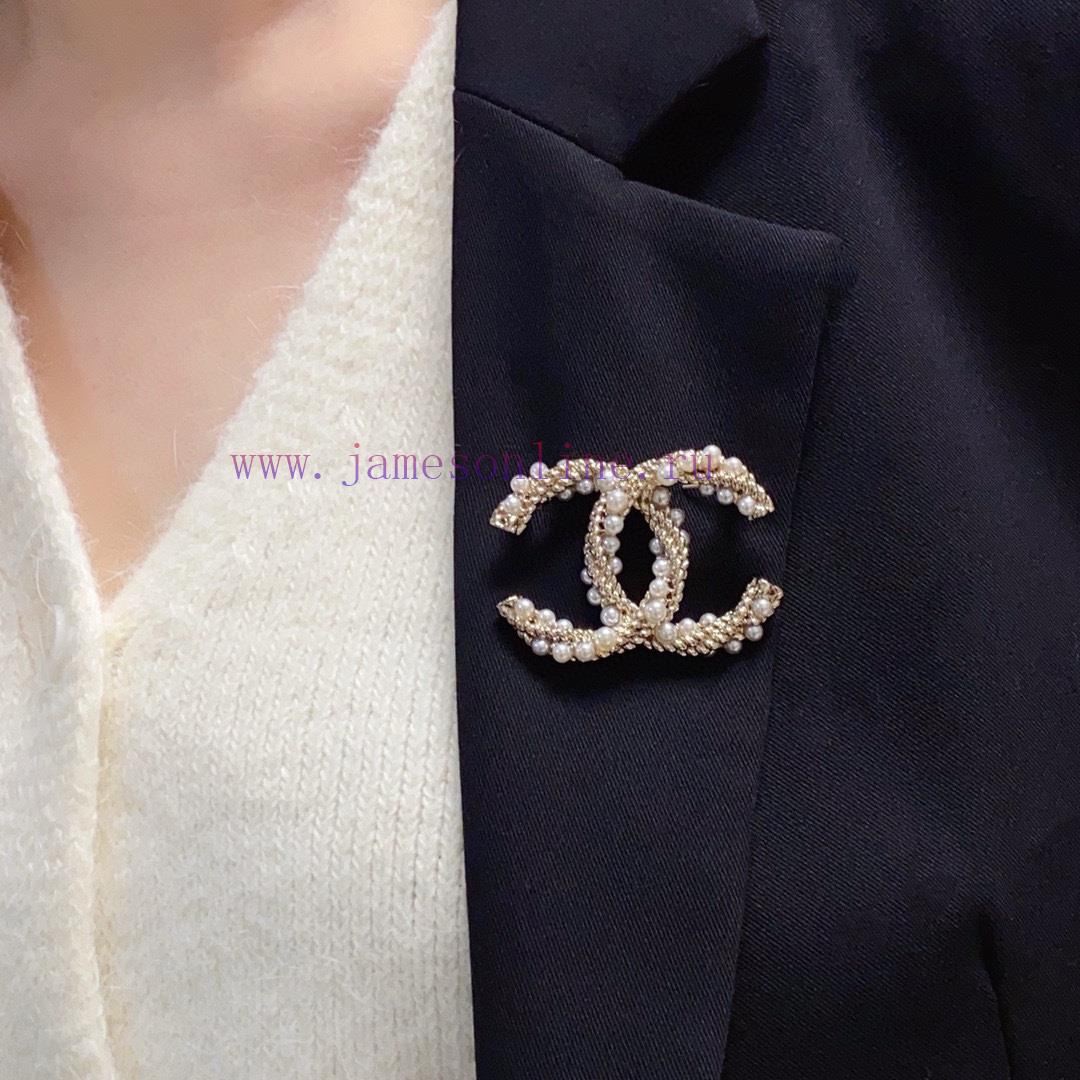 CHANELChanel's New Pearl Chanel Brooch Is The Most Women's Accessory. Women Who Have Devoted Al k615fckp - Image 4