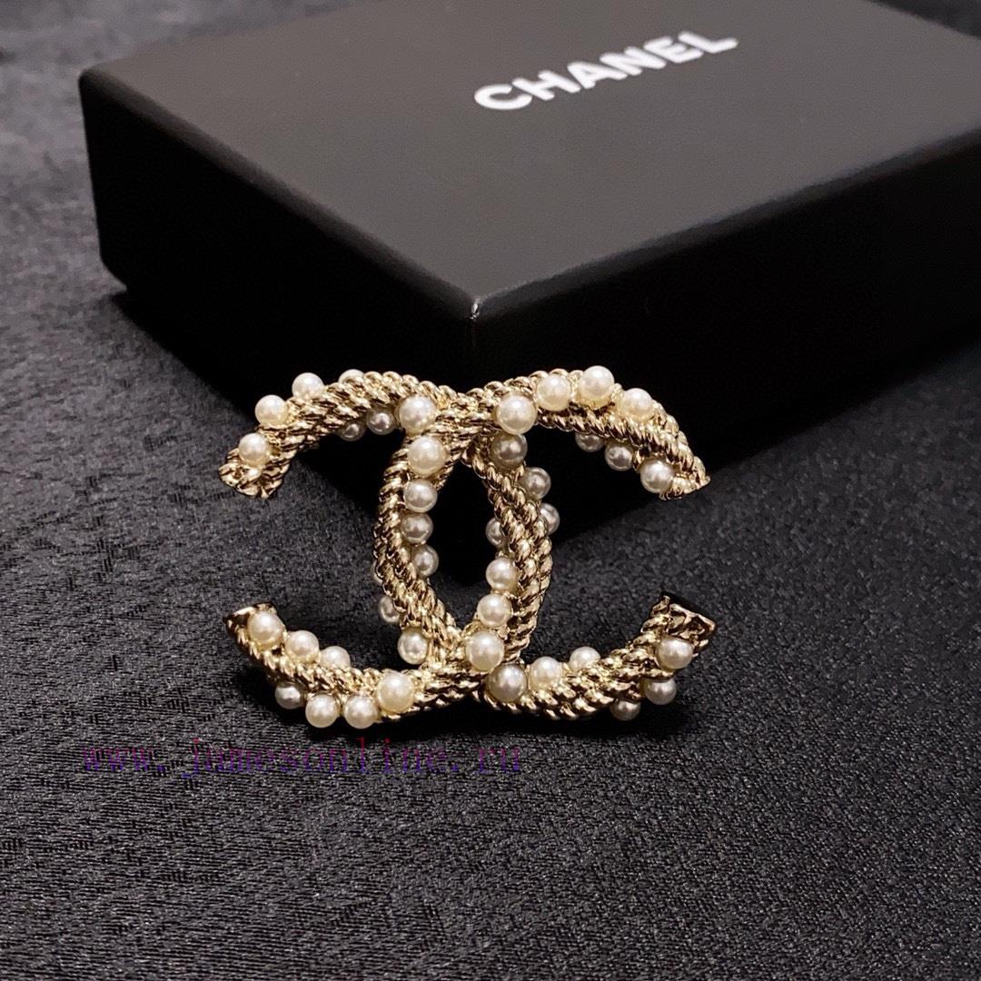 CHANELChanel's New Pearl Chanel Brooch Is The Most Women's Accessory. Women Who Have Devoted Al k615fckp - Image 8