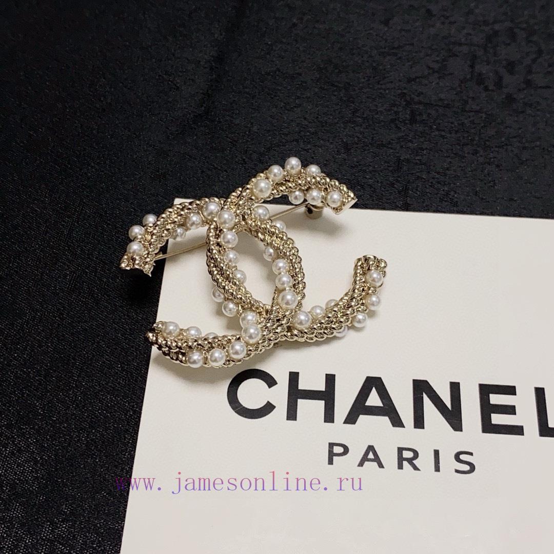 CHANELChanel's New Pearl Chanel Brooch Is The Most Women's Accessory. Women Who Have Devoted Al k615fckp - Image 9