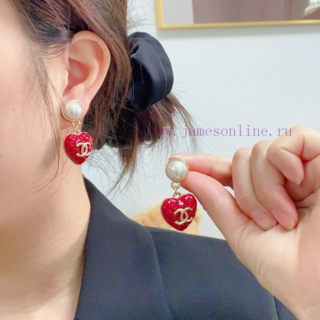 New Model Launched 🥰 High End Chanel Double C Simple New Year Red Heart Earnail Earrings. These 30twbblk