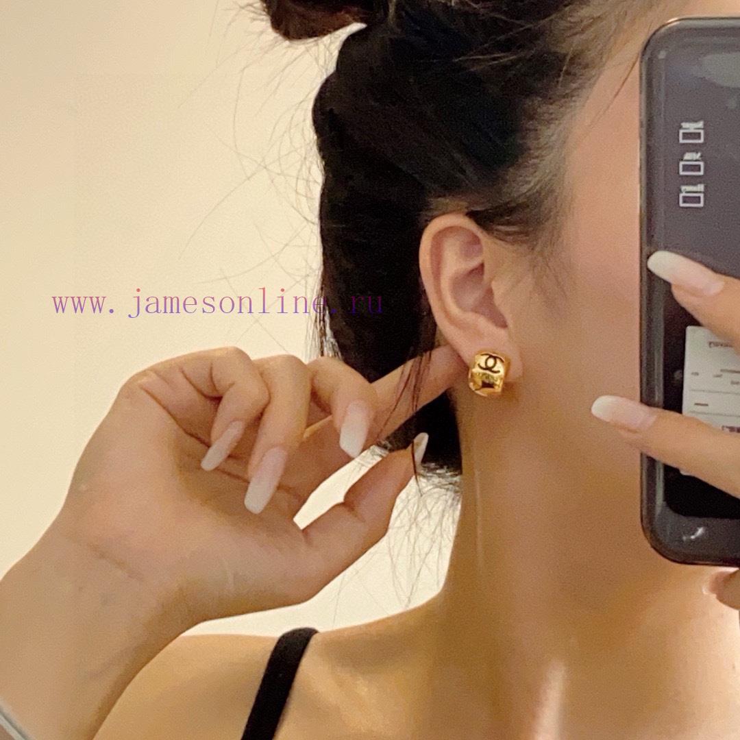 Chanel's New Double-C Small Earrings Are Very Stylish And Versatile Suitable For Casual Matchin 81agptwa - Image 2
