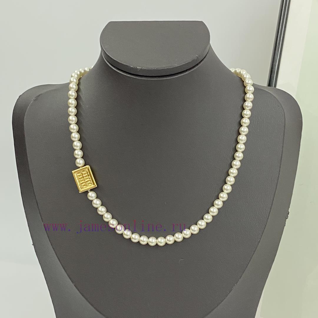Today's New Code N836MiuMiu Necklace Hot Selling Item Hits New MarketMiumiu Small Square Logo P jb0tbrdp