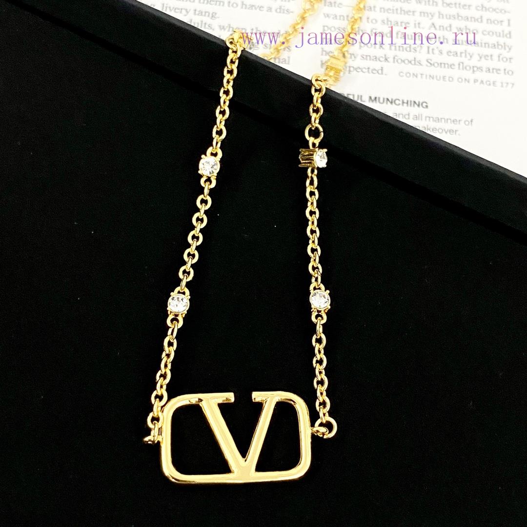 Today's New Code N833Valentino Necklace Hot Selling Item Hits New Market🤒 VAENTINO Rhinestone L kltuy43y - Image 4