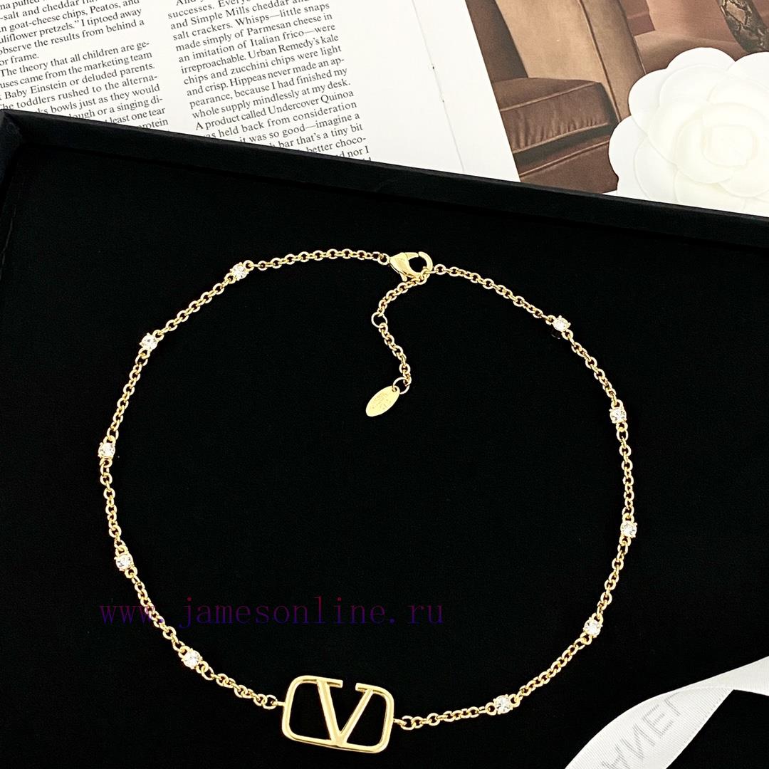 Today's New Code N833Valentino Necklace Hot Selling Item Hits New Market🤒 VAENTINO Rhinestone L kltuy43y - Image 5