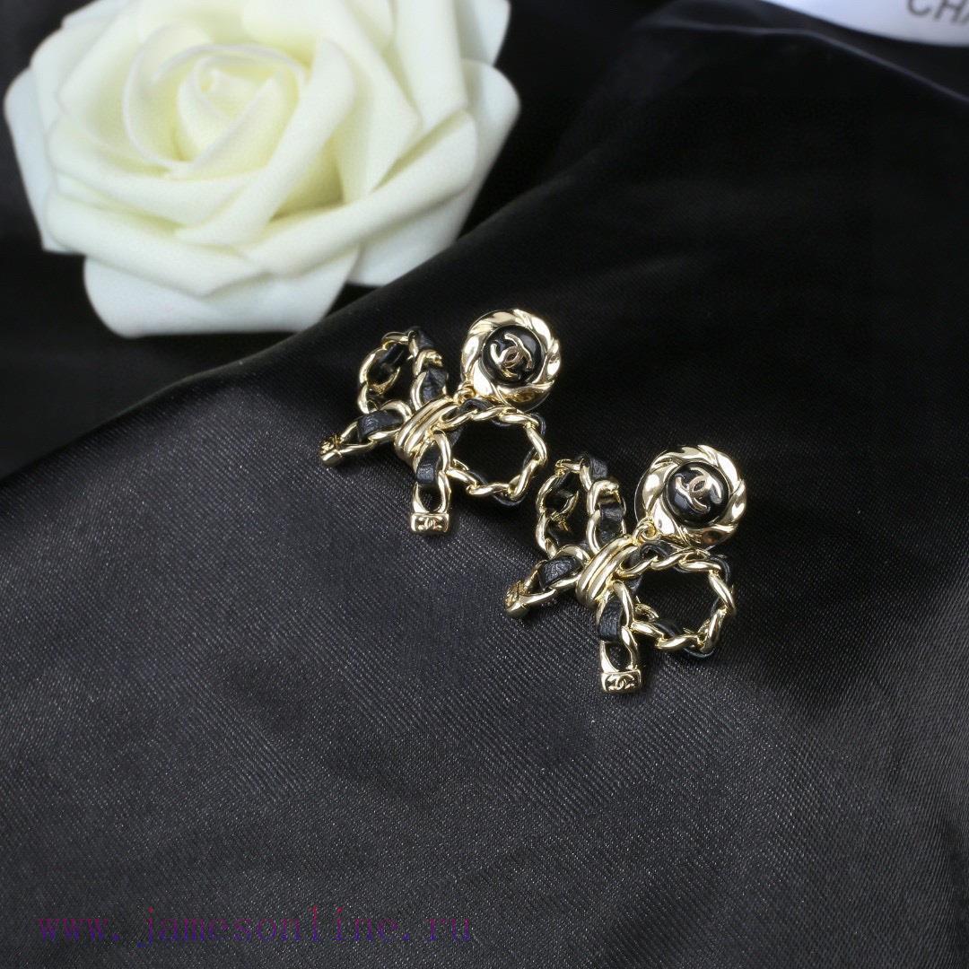 Chanel's New Bow Earrings And Lambskin Earrings Are Exquisitely Crafted In Every Detail. This D qibw7r1q - Image 7