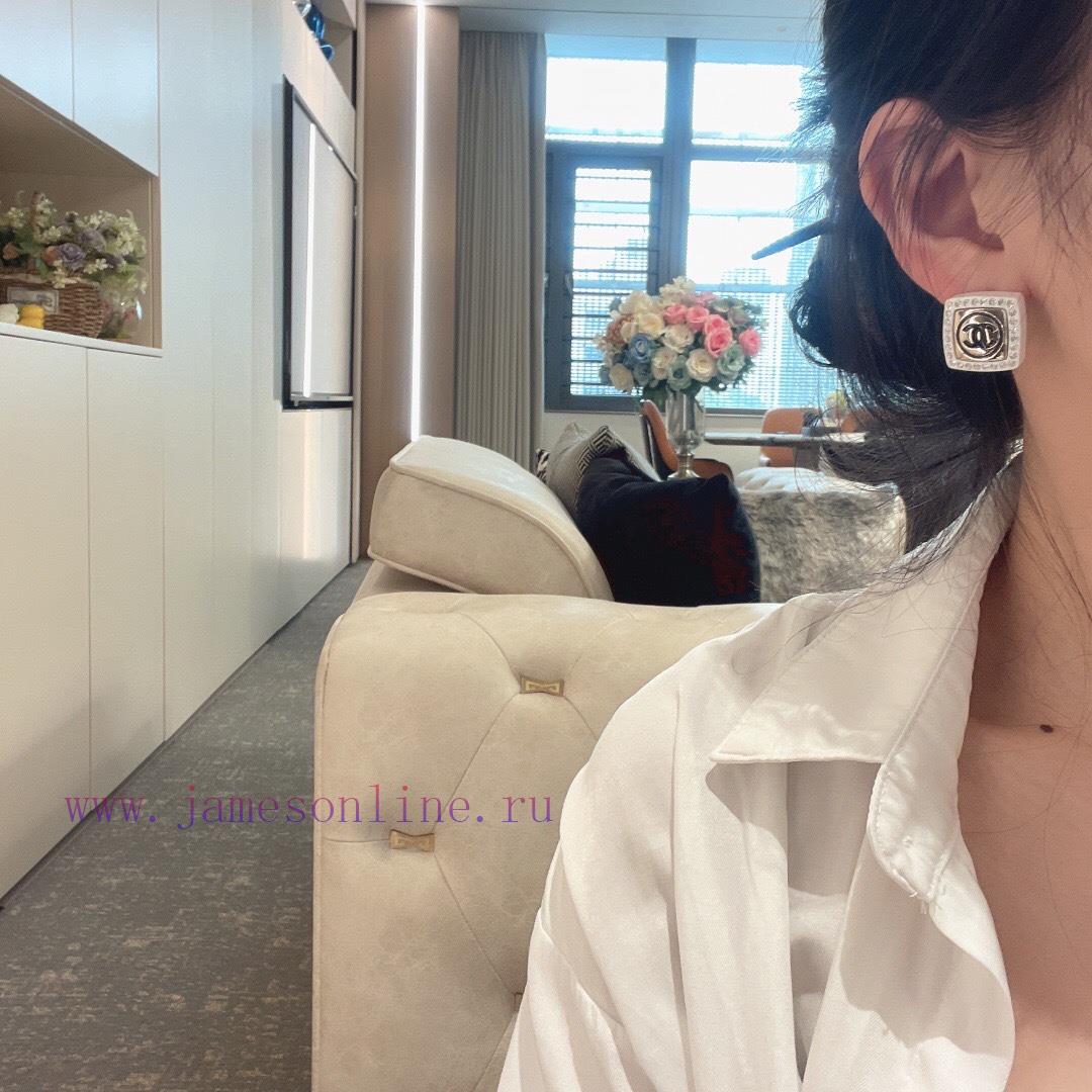 Chanel Spring Fragrance Flower Earrings Chanel 22 Spring New Square Resin Earrings Super Suitab 0ztd7gku - Image 3
