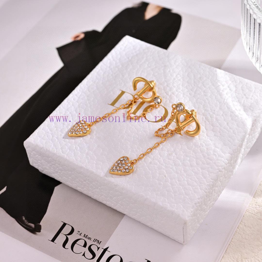 Dior's New Earrings Which Are Loved By Top Tier Brands Have A Metallic Texture And A Reverse Ve i4m35t1r - Image 4