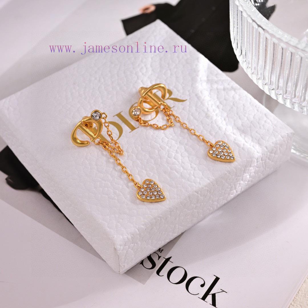 Dior's New Earrings Which Are Loved By Top Tier Brands Have A Metallic Texture And A Reverse Ve i4m35t1r - Image 5