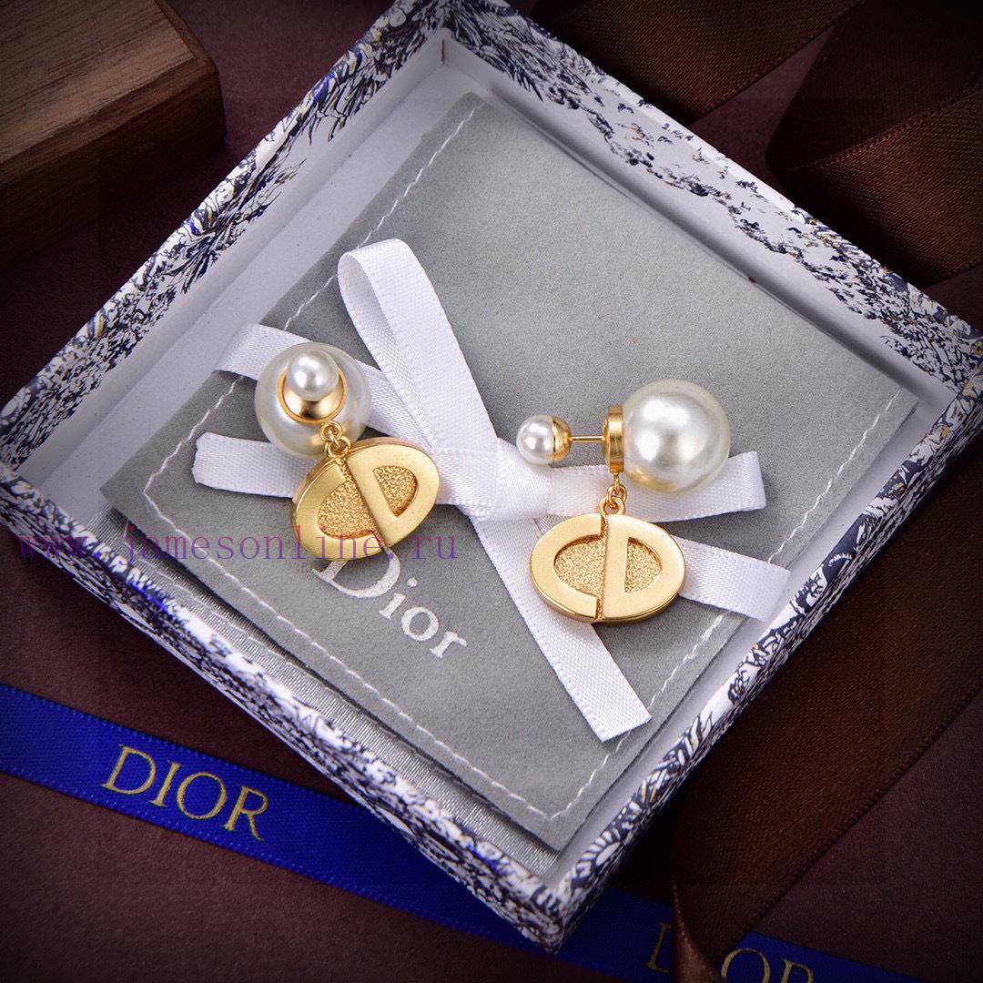 Dior's 2024 New Collection Beloved By Top Tier Brands Features Letter CD Earrings With A Metall ji72vjj2 - Image 2