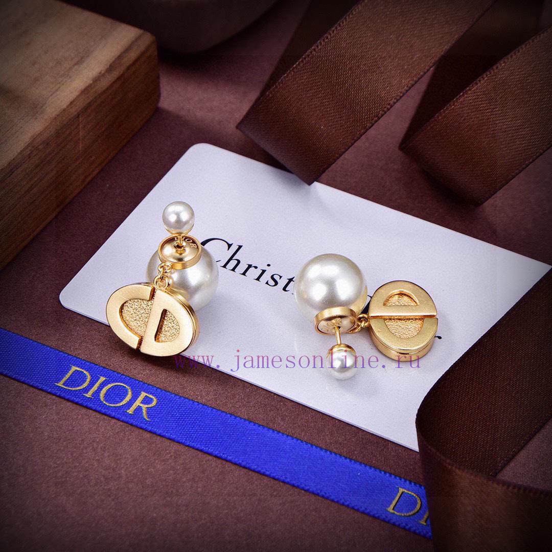 Dior's 2024 New Collection Beloved By Top Tier Brands Features Letter CD Earrings With A Metall ji72vjj2 - Image 6
