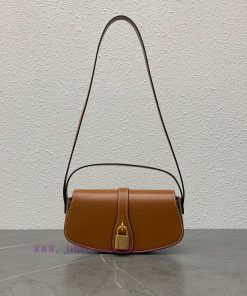 Loewe Bags CEL*INE TaBou ClutchIn The Autumn And Winter Of 2021 The Shoulder And Back Of The Single Hand A yefqczv3