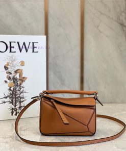 Loewe Bags CARAMEL COLORI L️oewe YouCrazy Grass Planting Mini PuzzleThe Enchanting Colors That Captivate C hw9d5emq
