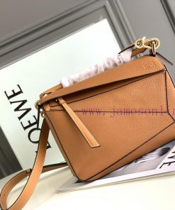 Loewe Bags Loe * We Yang Mi Zhongxing's Same Style Puzzle Small Size 24cm Is Synchronously Made Of Importe jophldo4