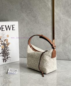 Loewe Bags Small Bento Bag~The Latest Popular Underarm Bag With Cubi Embroidery Design Comes With A Sense ehniizkt