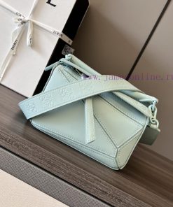 Loewe Bags 𝑳𝒐𝒆𝒘𝒆 Satin Cowhide Puzzle Handbag New StyleThe Rectangular Shape And Precise Cutting Technolog r4vd70k6
