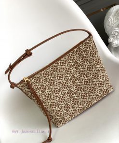 Loewe Bags [Fireworks] Small Lunch Box Bag Shipment [Strong]~The Cuba Anagram Armpit Bag Is Made Of Import aaxjknsc