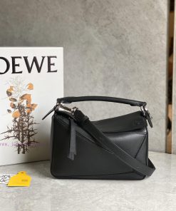 Loewe Bags ꫛꫀꪝOriginal Color Embossed Classic Black Color Received √The Simple And Atmospheric Geometric D 2e2vutel
