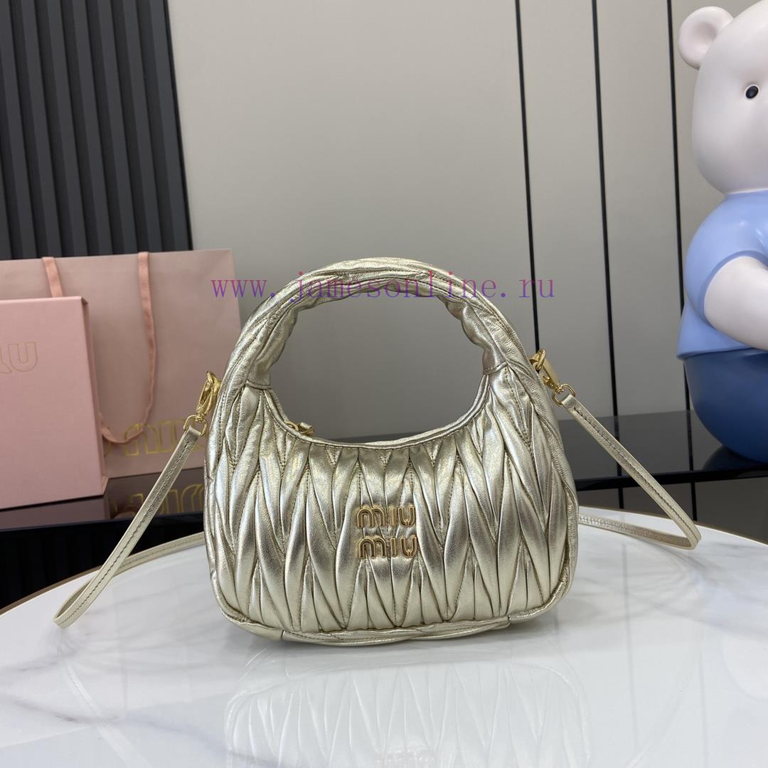 MiuMiu Bags The New MiuWander Handbag Comes With A Complete Set Of Original Packaging. It Features The Icon 2g7qama5