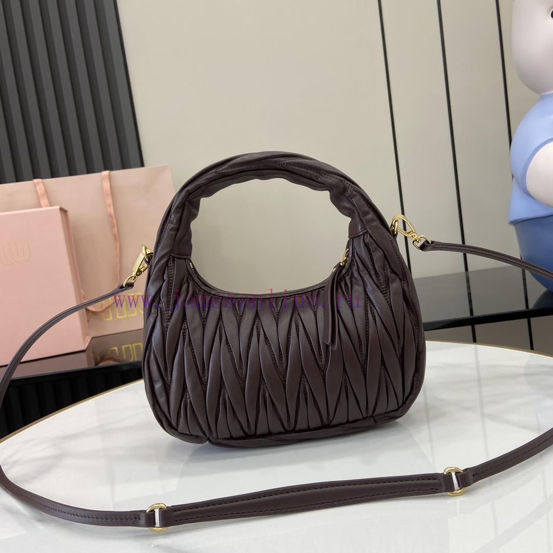 MiuMiu Bags The New MiuWander Handbag Comes With A Complete Set Of Original Packaging. It Features The Icon tqaci626 - Image 4