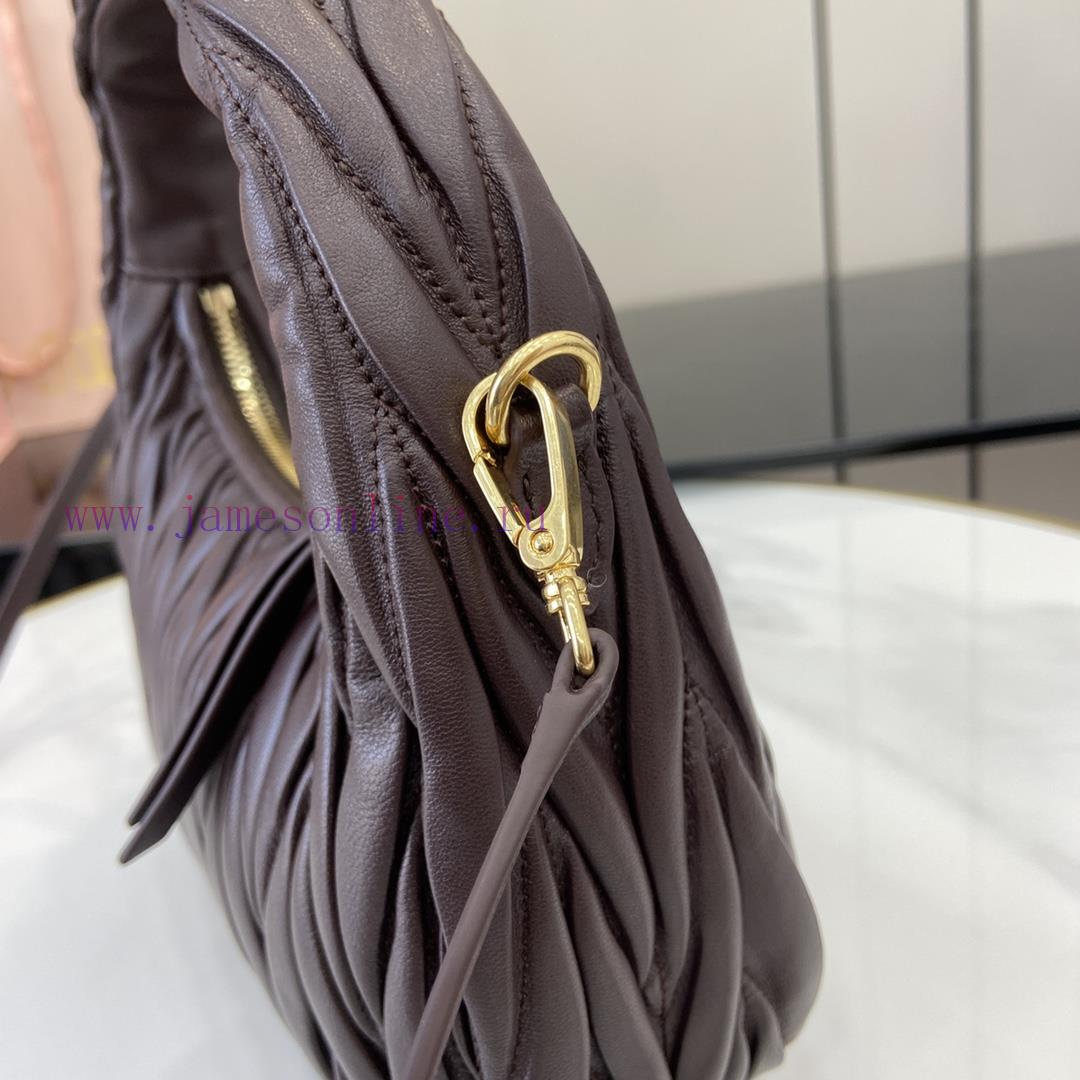 MiuMiu Bags The New MiuWander Handbag Comes With A Complete Set Of Original Packaging. It Features The Icon tqaci626 - Image 9