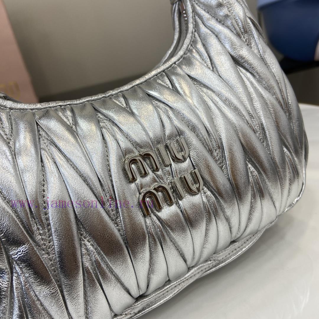 MiuMiu Bags The New MiuWander Handbag Comes With A Complete Set Of Original Packaging. It Features The Icon 255tgnv2 - Image 6