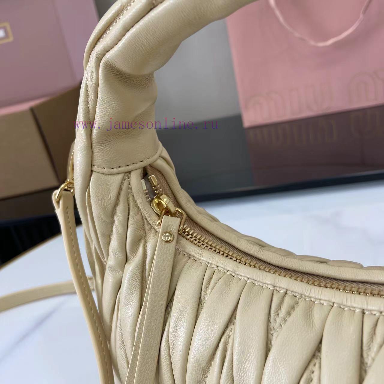 MiuMiu Bags The New MiuWander Handbag Comes With A Complete Set Of Original Packaging. It Features The Icon r40llo23 - Image 7