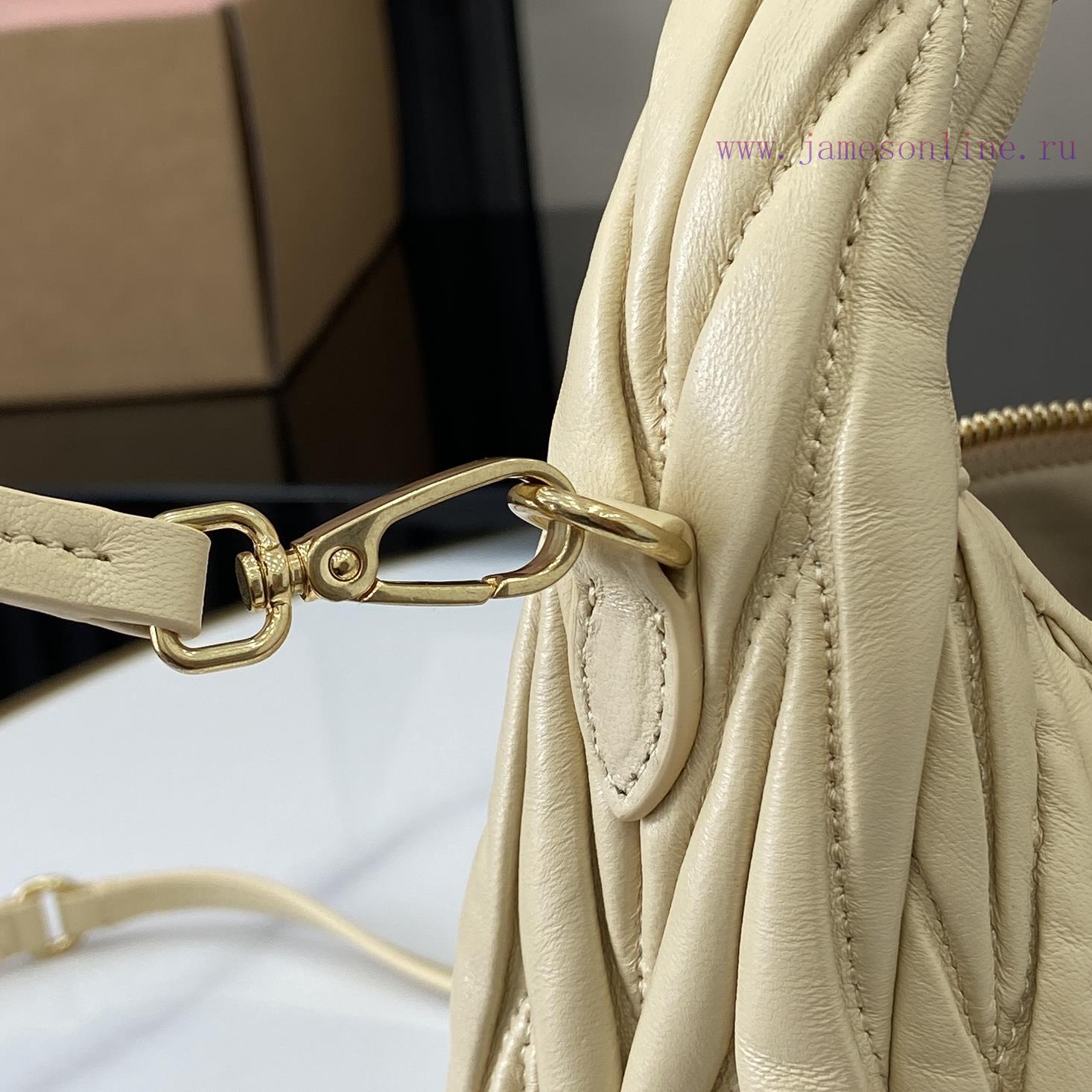 MiuMiu Bags The New MiuWander Handbag Comes With A Complete Set Of Original Packaging. It Features The Icon r40llo23 - Image 8