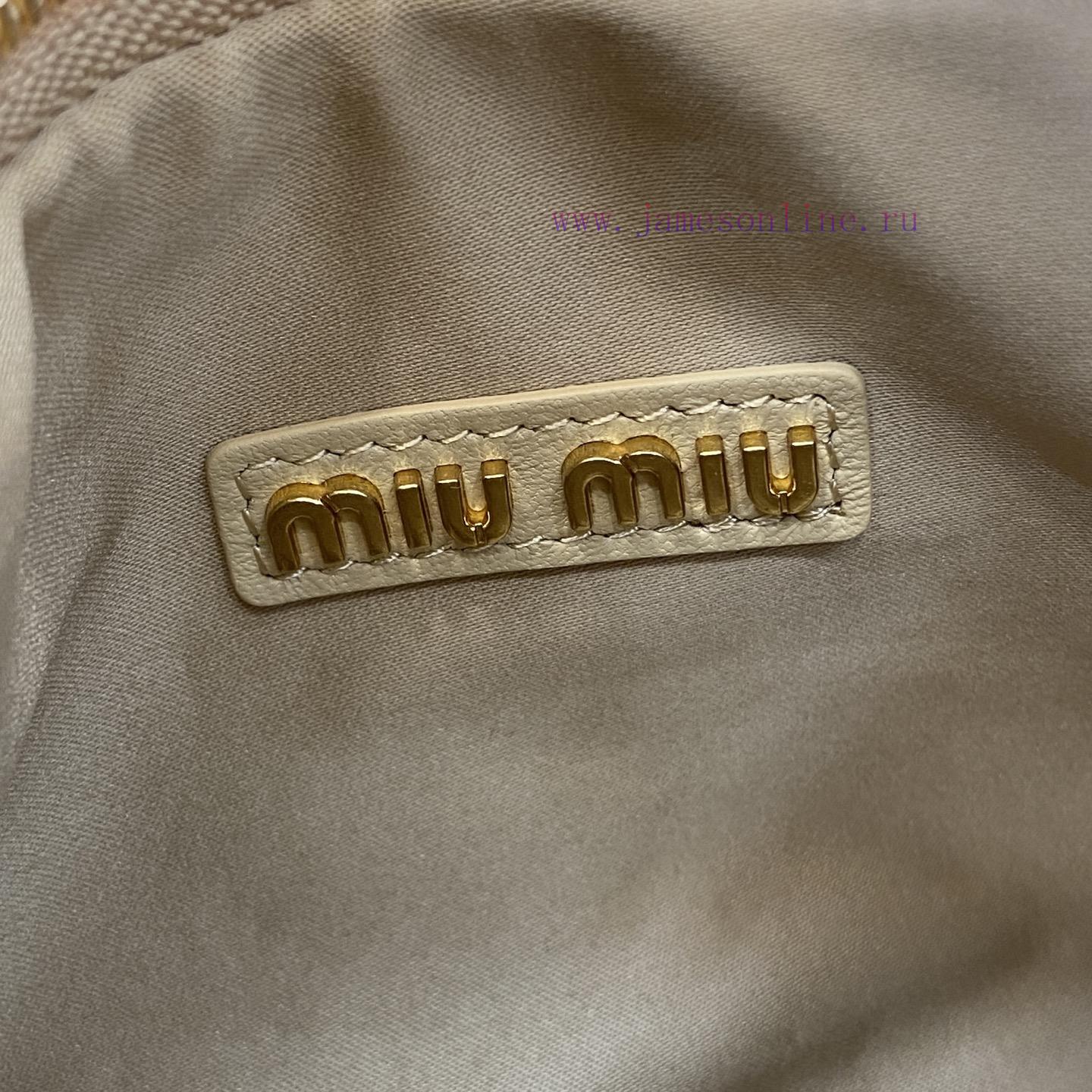 MiuMiu Bags The New MiuWander Handbag Comes With A Complete Set Of Original Packaging. It Features The Icon r40llo23 - Image 10