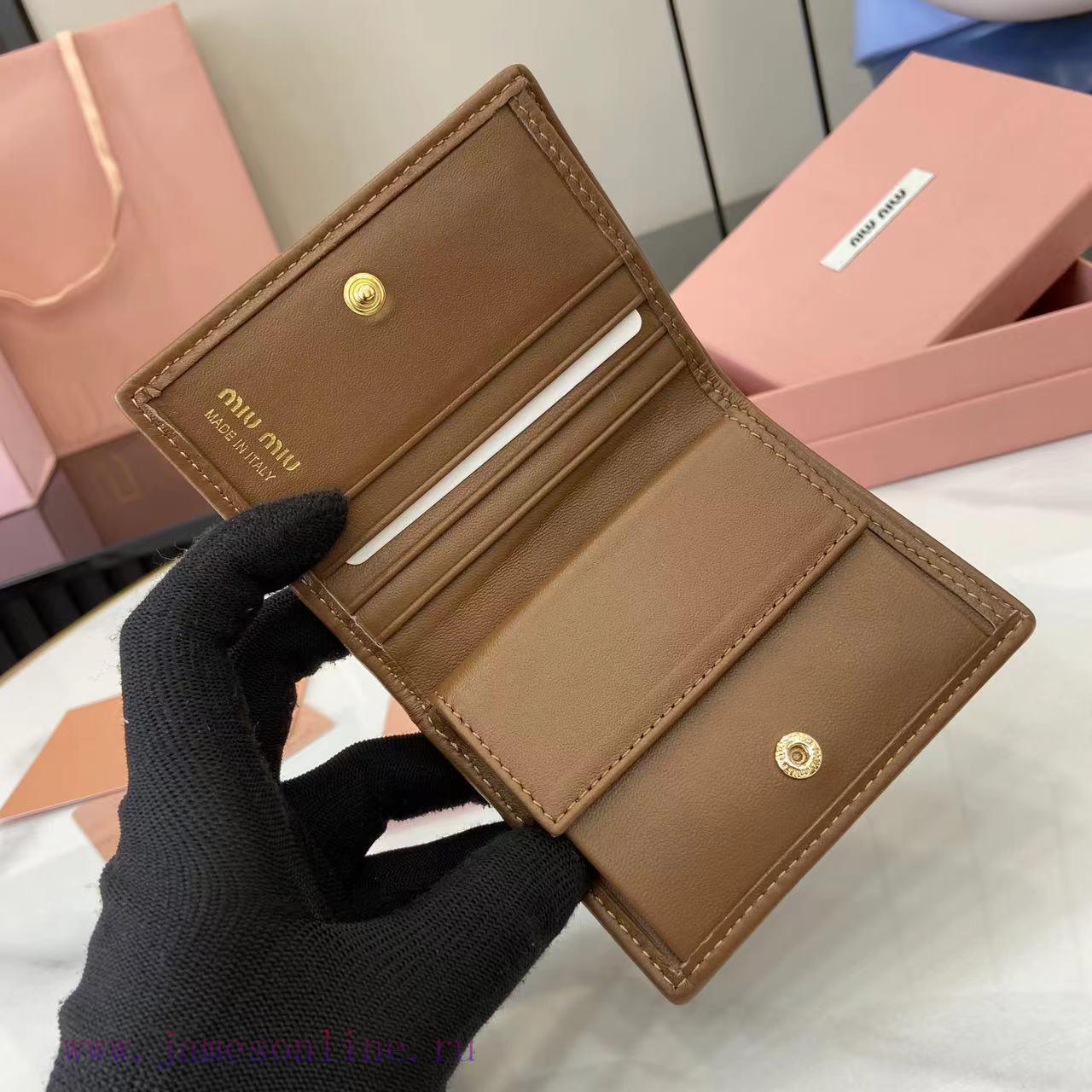 MiuMiu Bags Equipped With A Complete Set Of Original Packaging The New Pocket Wallet Is Made Of Imported To ilmexw7e - Image 8
