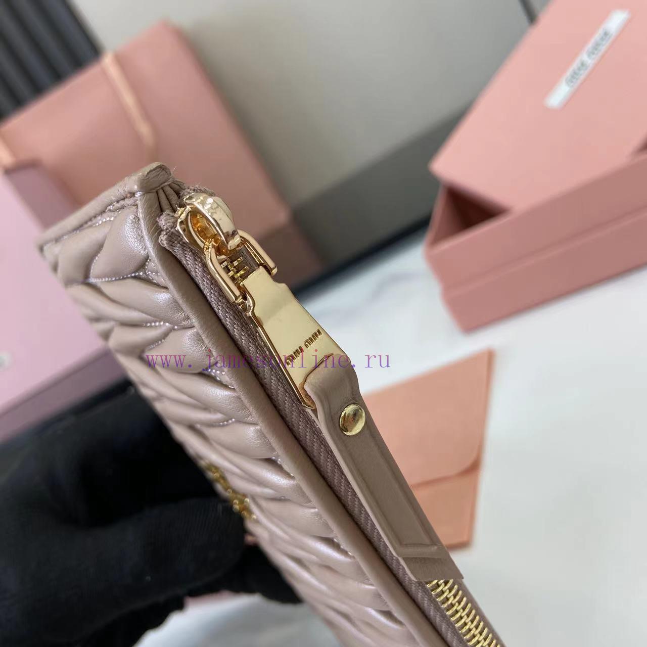 MiuMiu Bags The Latest Pocket Wallet Card Bag Comes With A Complete Set Of Original Packaging Featuring Top ue8s8h0i - Image 8