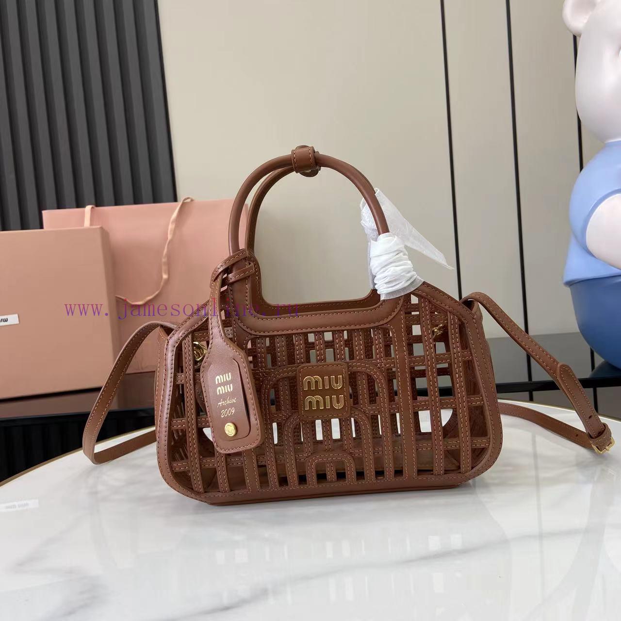 MiuMiu Bags The New MIUM Product Comes With A Full Set Of Original Packaging Featuring A Soft Nappa Leather 5cavp37a