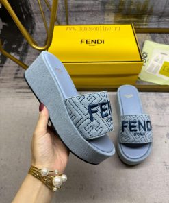 FENDI's Latest Popular Broadband Thick Soled Slippers Made Of Distressed Denim Fabric With Stit j1p3oflx
