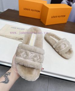 Louis Vuitton's Multi Colored Optional New Slippers Are On The Market With 11 High-end Customiz n4q5dcb0