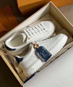 24 Out Of Time Sports ShoesSupported By Tannins The Blue And White Tones Are Romantic And Peace b3tv5m8w
