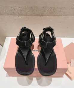 Top TierMiu Miu 2024 Popular Coarse Heel SandalsThe Miu In The Market Is Really Girlish With It m0jdoijq