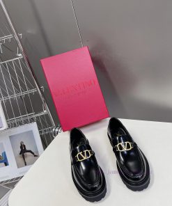 2024 Spring/Summer New Product V-Button Unisex Loafers Single ShoesValentino Garavani's Classic ty5x7tyz
