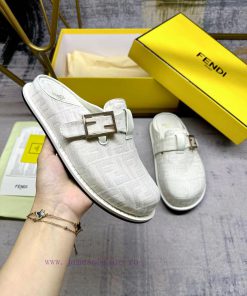 FENDI's Latest Bestseller Flat Bottomed Half Bag Slippers With FF Decorative Buckle White F-sha 0kagwr5v