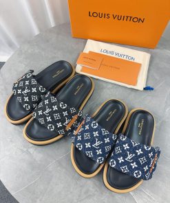 LV Lv Brand Louis Vuitton 2023 Popular Embossed Logo Embossed Cool Slippers. This Pool Pillow C 0z9br8bf