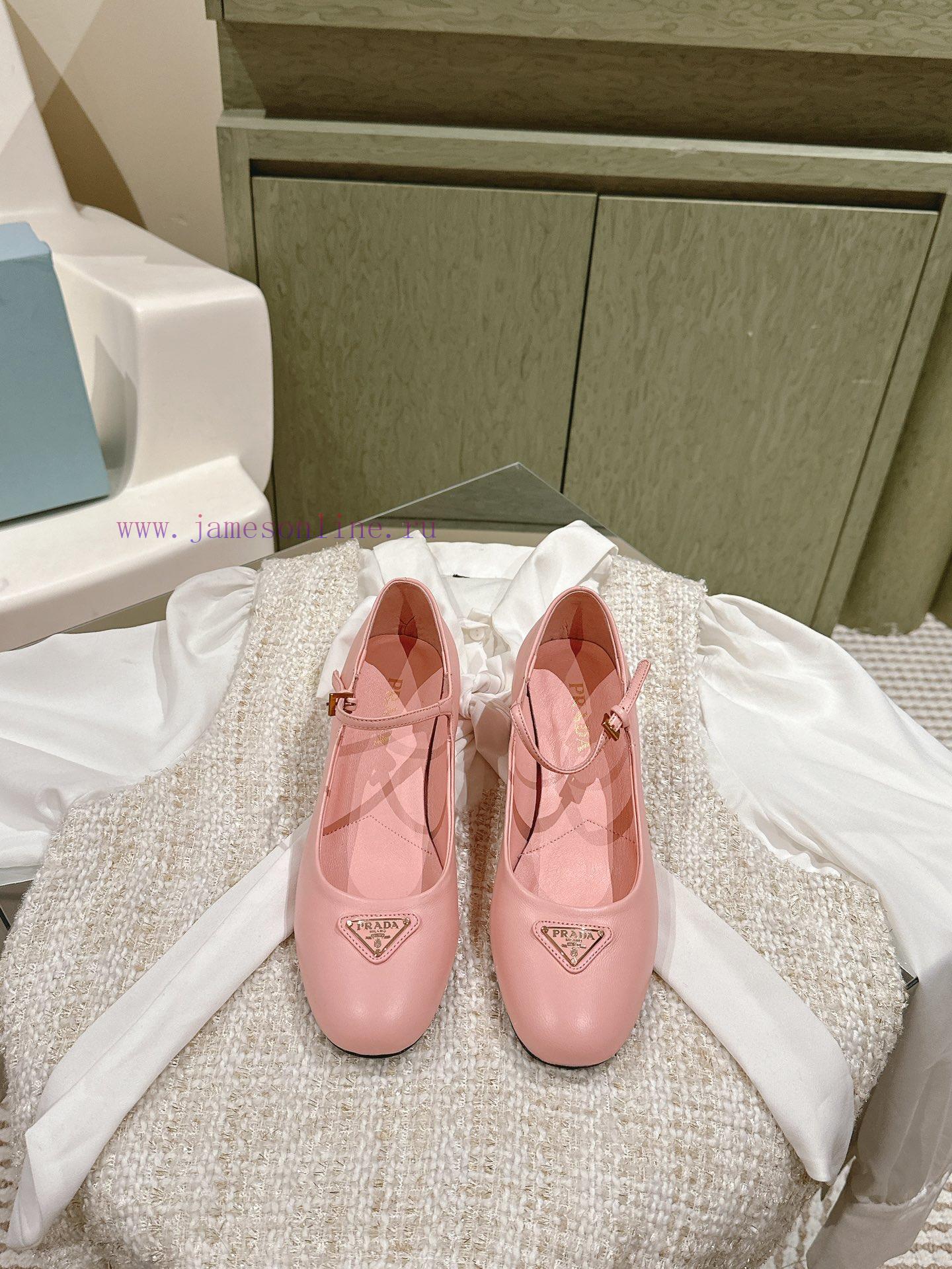 | ²⁰²4 𝐬𝐬 🤍🤎Prada's New Spring And Summer Collection Of Stunning Mary Jane Shoes Is So Surpris s1ibyos4