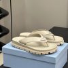 Prad…a Ss24 New Arrival～P Family 24 Spring/Summer Wedge SandalsTriangular Emblem Embellishment ld4ke981