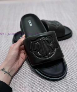 Dior Aqua Sandals Are A New Addition To The Fall 2024 Men's Clothing Collection Featuring An El hz33csjd