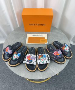 LV Lv Brand Louis Vuitton 2024 Popular Embossed Logo Embossed Cool Slippers. This Pool Pillow C hj5itb84
