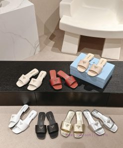 Purchasing Grade||Prada Prada 〰️ 2024 New Triangle Logo Triangle Heel Square Head Muller Slippe 4bn4b3tr