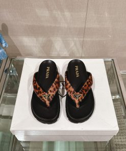 -Horse Hair24Ss New Prada Herringbone Velvet Flip FlopsThis Sandal Features A Mixed Design That 5nn0tb7a