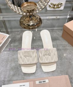 Miu Miu 2024 Spring/Summer New Soft Sheepskin Wrinkled Face Cool Slippers SeriesSweet And Salty l73mt0h6