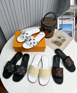 Louis Vuitton 2024 Spring/Summer This Pair Of Slippers Features Lv's Classic Logo Embroidery Br pslc5l5m